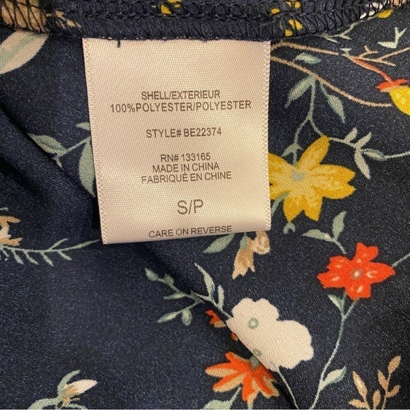 Everleigh Top Navy Blue Floral Ruffle Keyhole Tie Front Size Small V Neck - Picture 7 of 10